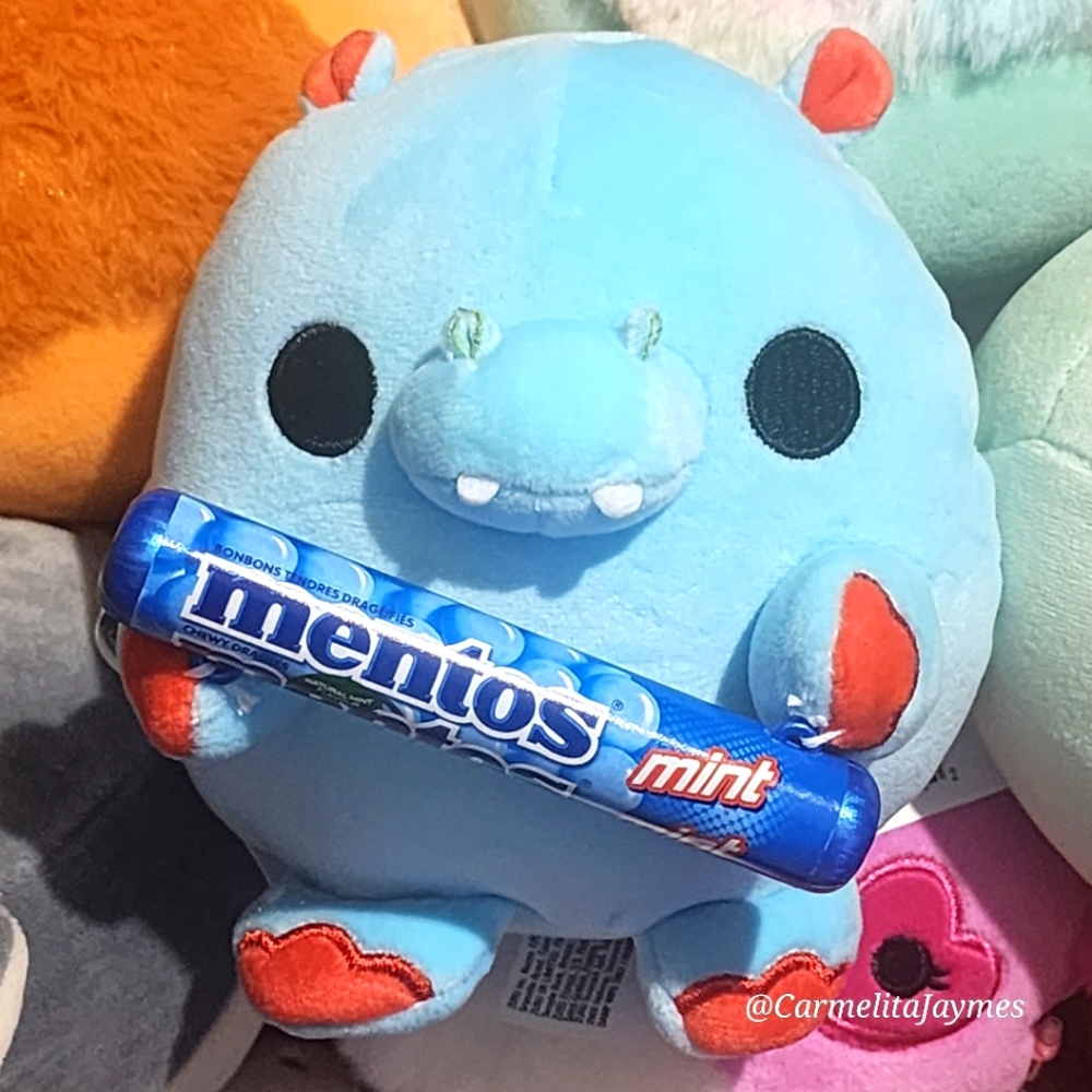 LOTTIE 🐘 Blue Elephant wChupa Chups Snackles Plush by Zuru Toys NWOT